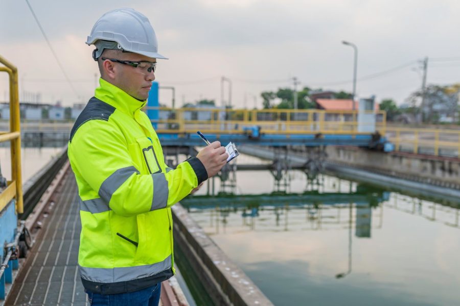 engineer in waste water treatment plan